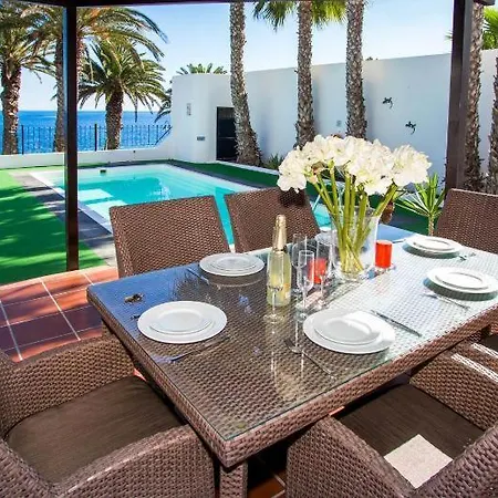 Sleeps 8 With Air Con Villa *