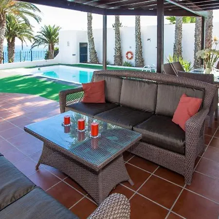 Villa Sleeps 8 With Air Con