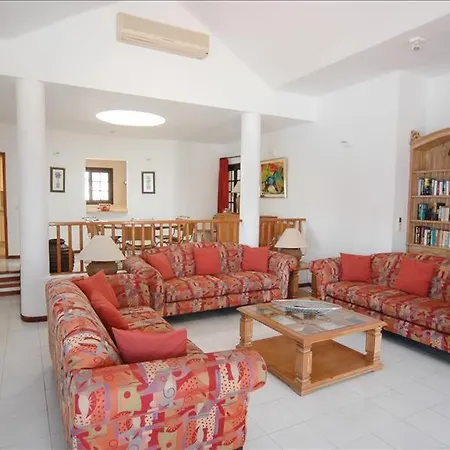 Villa Sleeps 8 With Air Con *