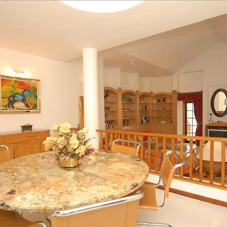 Sleeps 8 With Air Con Villa Costa Teguise