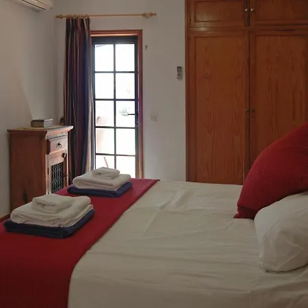 Sleeps 8 With Air Con Villa