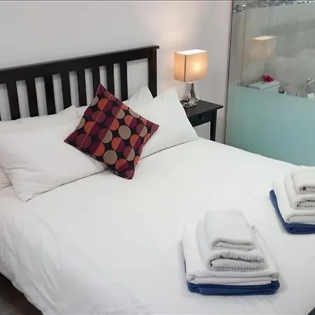 Sleeps 8 With Air Con Villa