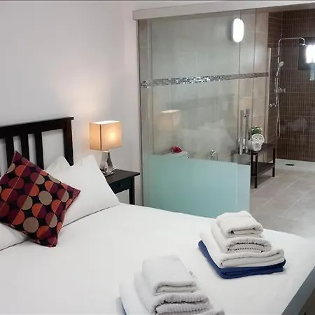 Sleeps 8 With Air Con *
