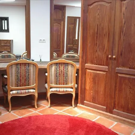 Villa Sleeps 8 With Air Con