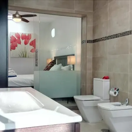 Villa Sleeps 8 With Air Con